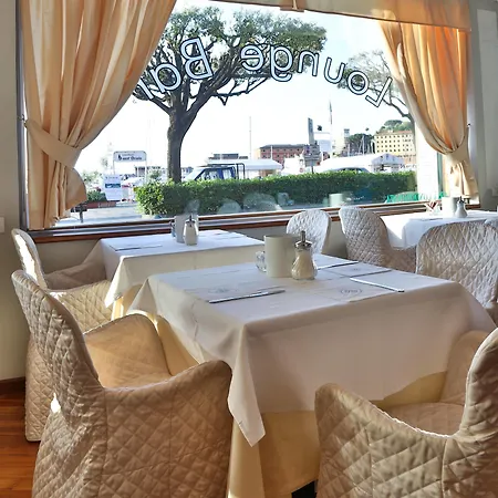 Отель Laurin 4*