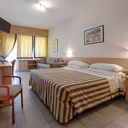 Laurin Ξενοδοχείο 4*